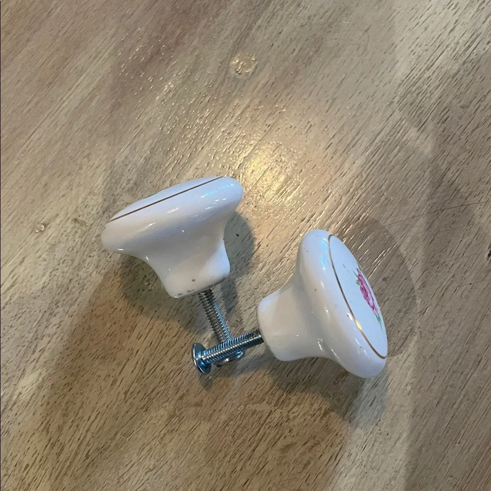 White rose cabinet knobs - Picture 2 of 5